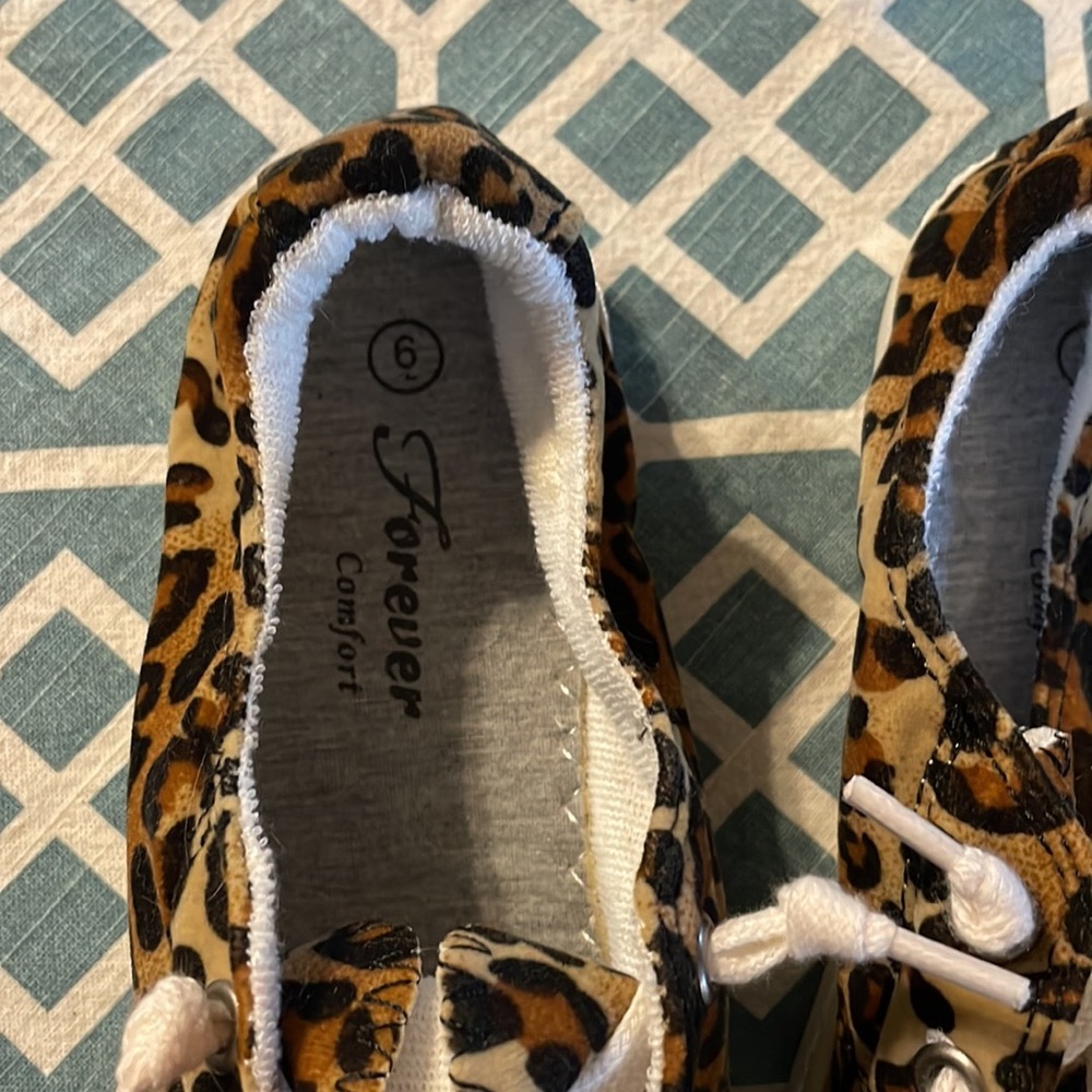 Forever size 6 slip on shoes - Picture 2 of 4